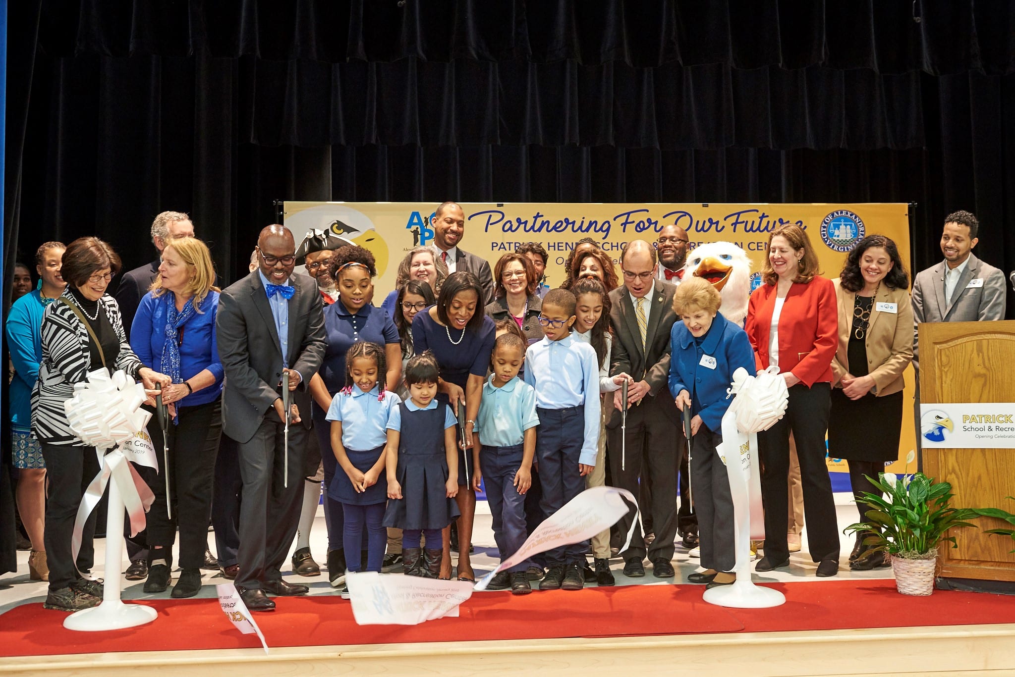Patrick Henry Elementary School & Recreation Center Opens