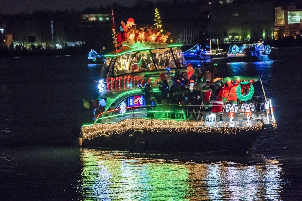 Potomac River Electrified During Alexandria Boat Parade See Winners Here!