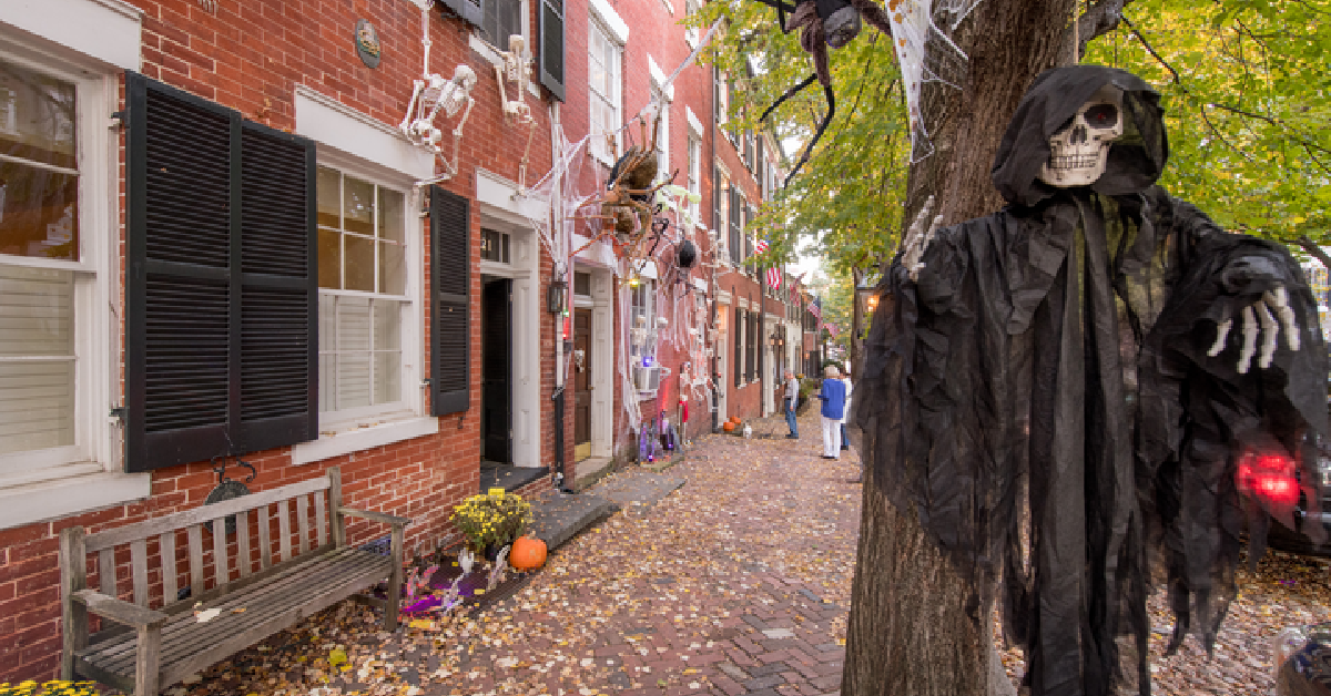 Get Spooked in Alexandria This Halloween With Ghost Tours and More