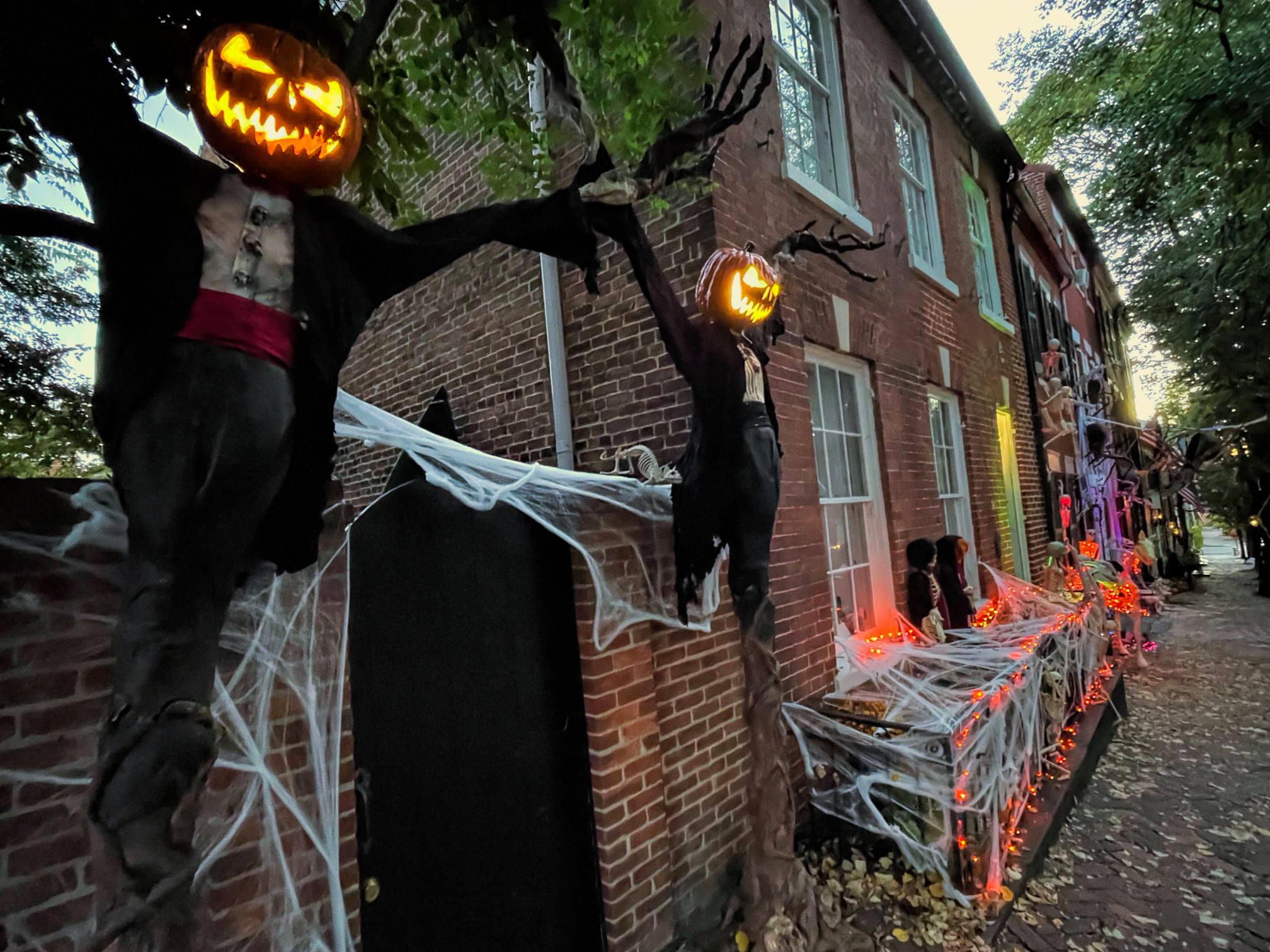 Photos: Neighborhoods across Arlington go all out for Halloween this year