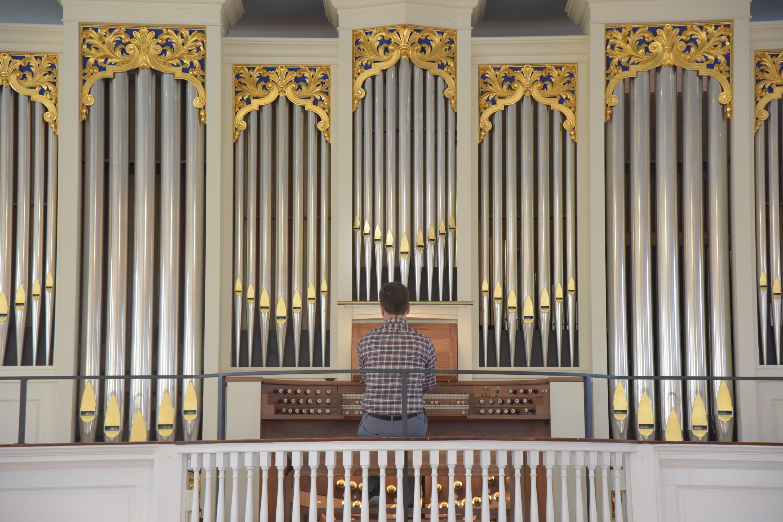 New shop pipe organ