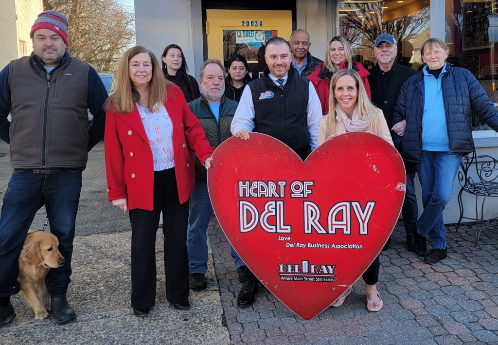 Past winners gather with Del Ray Business Association board member Gayle Reuter and DRBA President Lauren Fisher to present the 2022 Heart of Del Ray Award to Lena's Wood-Fired Pizza & Tap