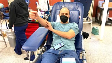 Alexandria Mayor Justin Wilson gives blood amid national shortage in February 2022. (Photo: Justin Wilson Twitter Feed)