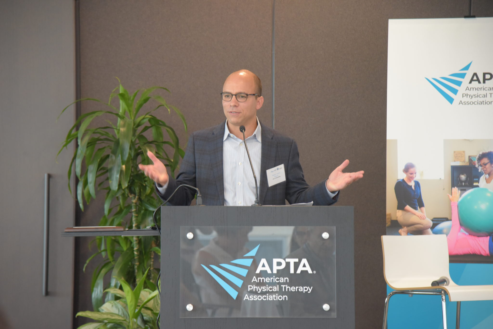 mayor of alexandria justin wilson stands at an APTA podium announcing the disability awards