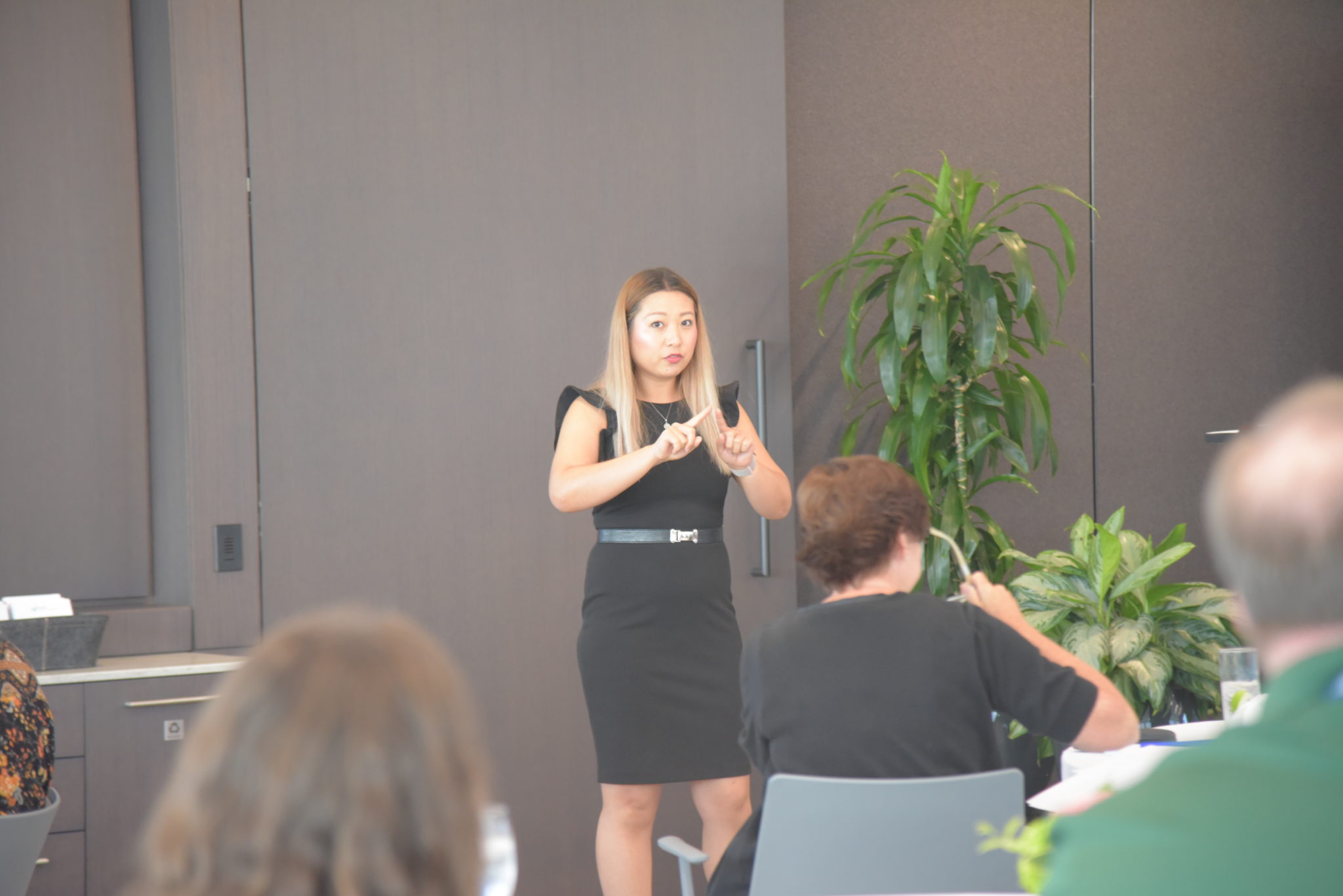 a sign language interpreter stands in front of a room 