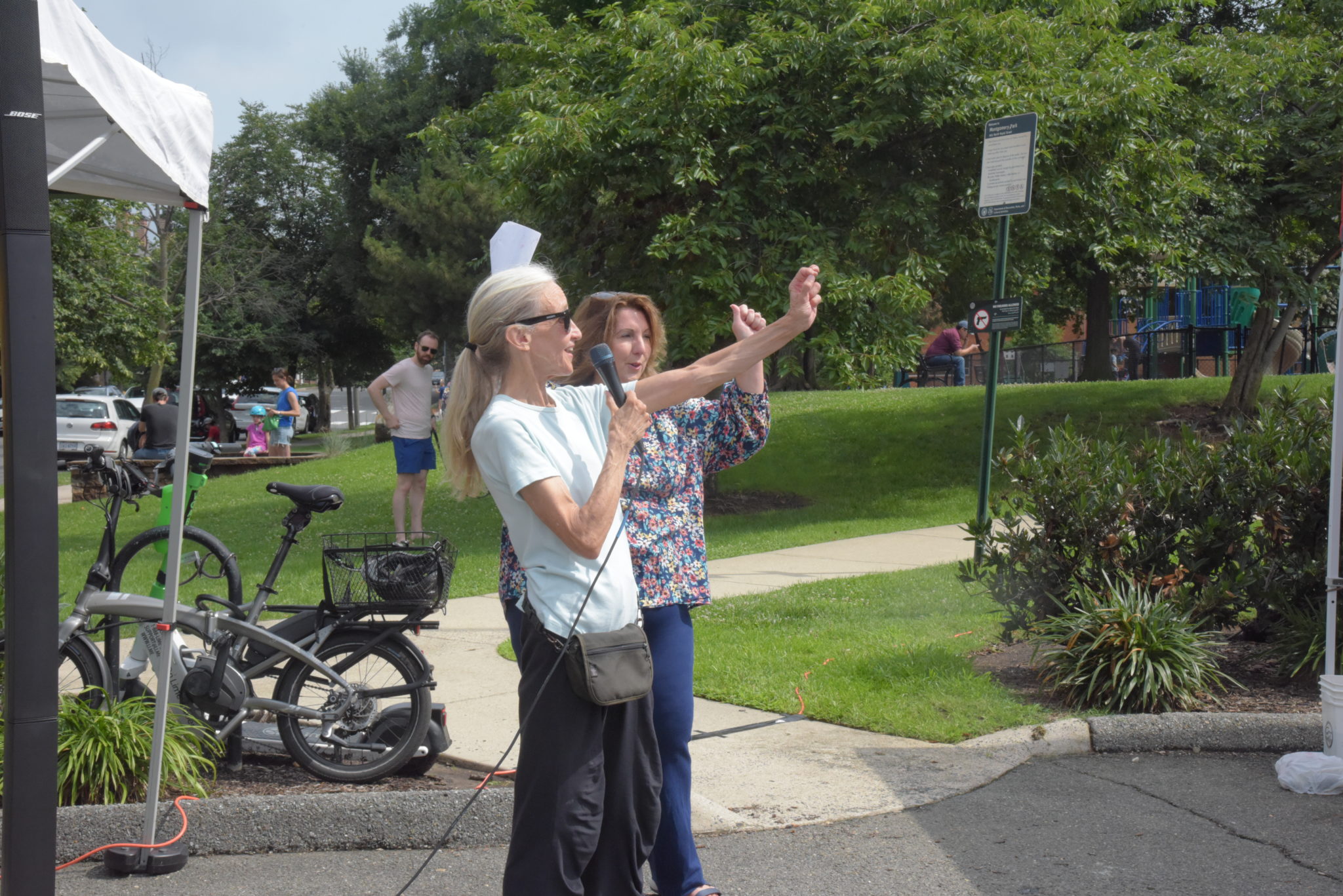 margaret townsend of Old Town North introduces vice mayor amy jackson to speak