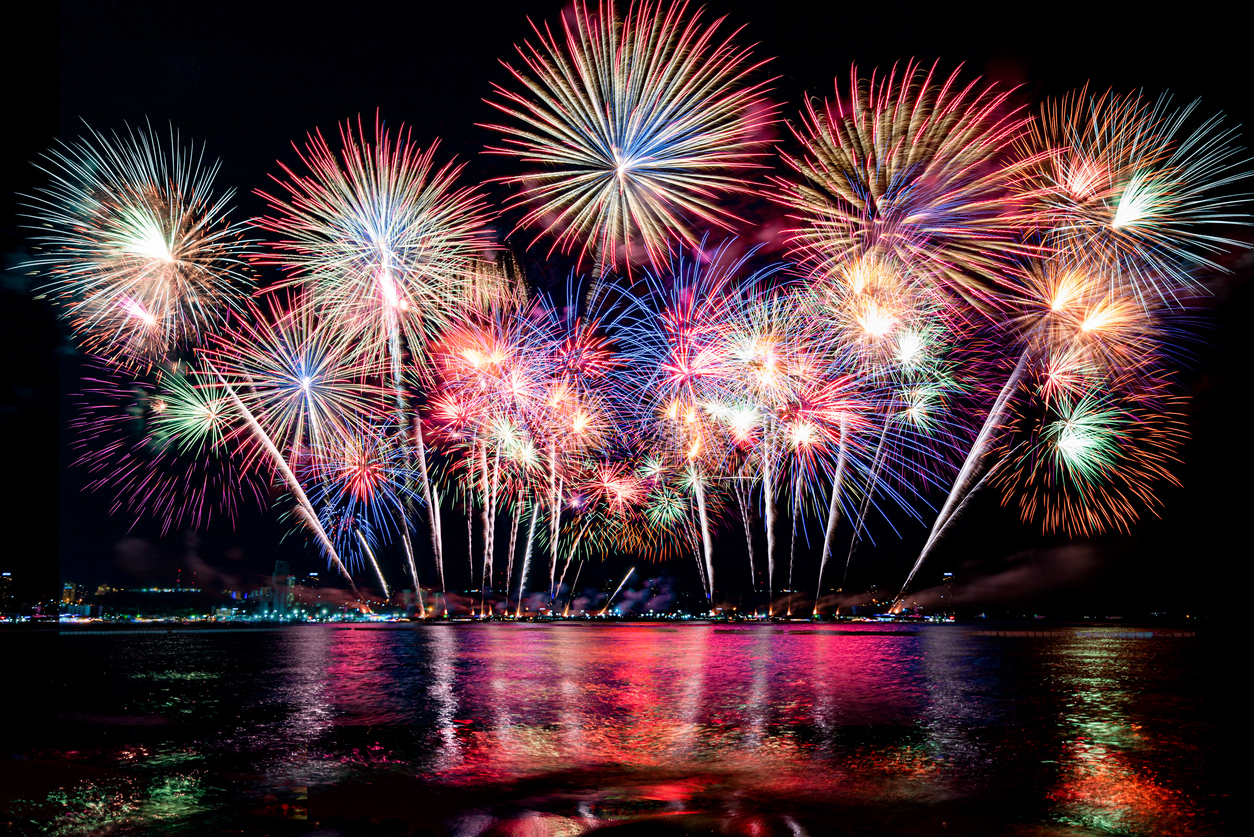 To limit crowds and prevent the spread of COVID-19, this year’s fireworks display has been repositioned to be visible from multiple vantage points along the Potomac River waterfront from Canal Center Plaza to Jones Point Park. (Photo: Istockphoto.com licensed to The Zebra Press)