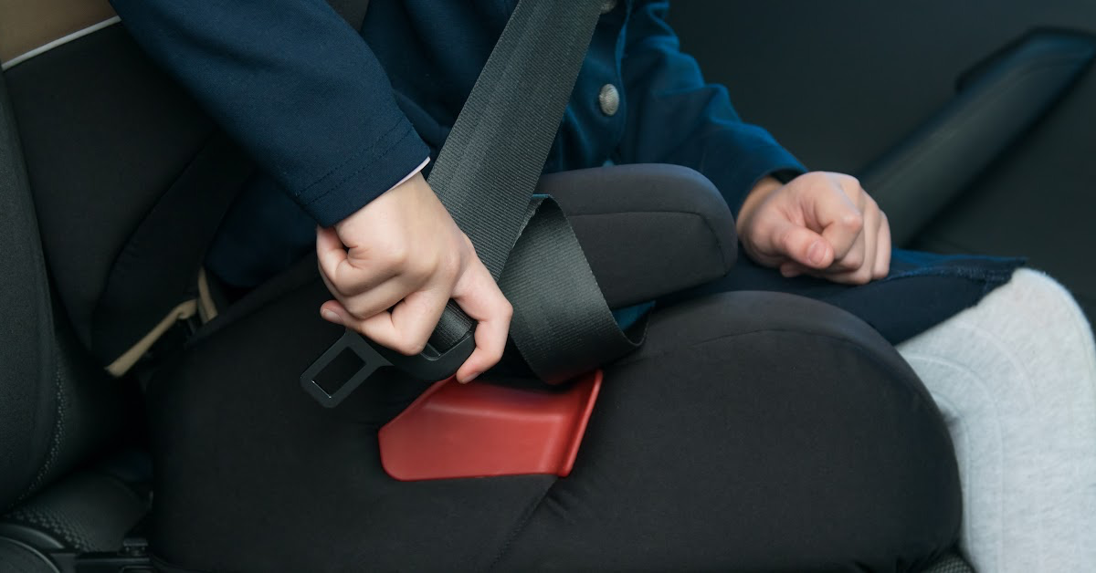 a child buckles a passenger safety seat