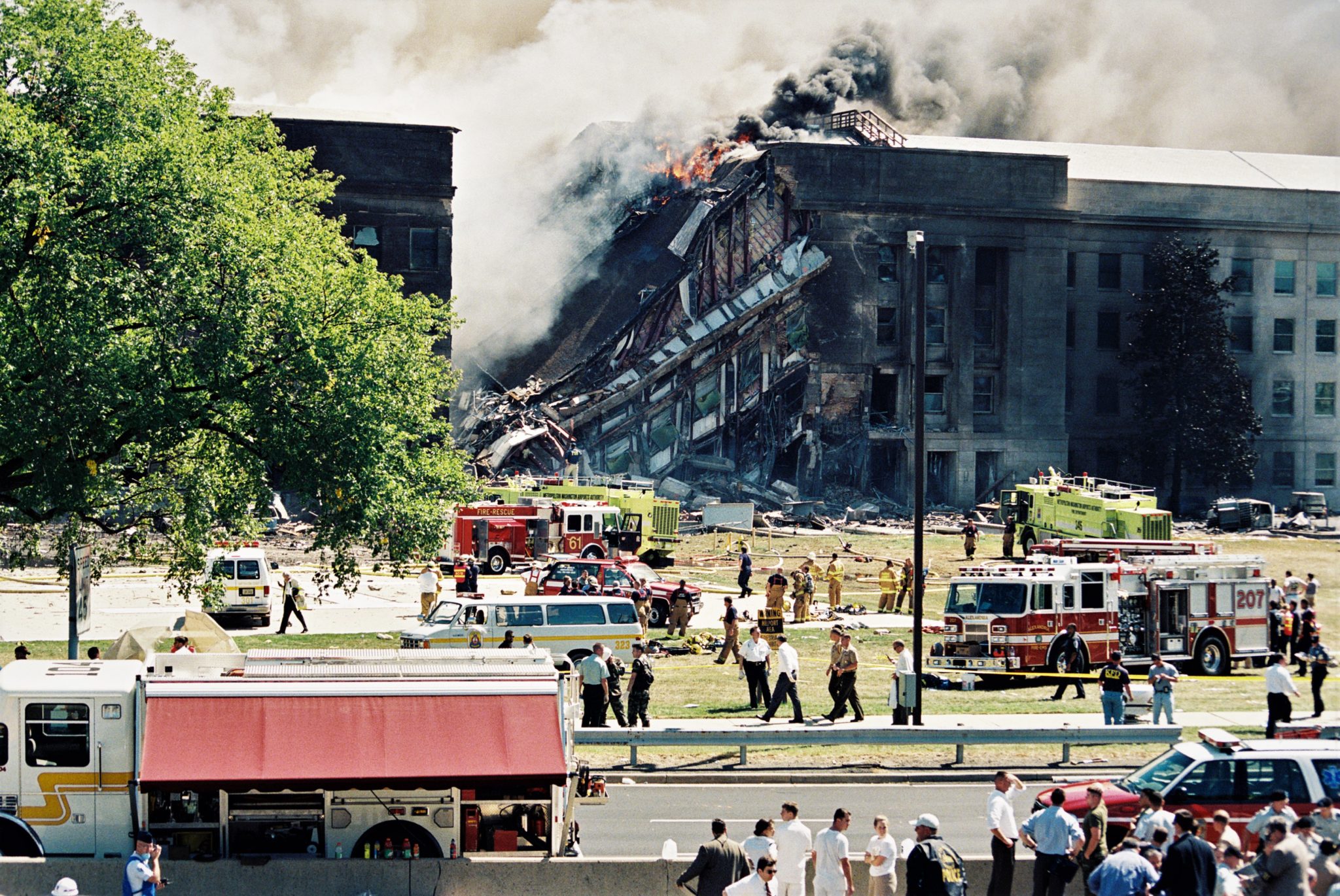 an image of first responders to the pentagon on 9/11/2001