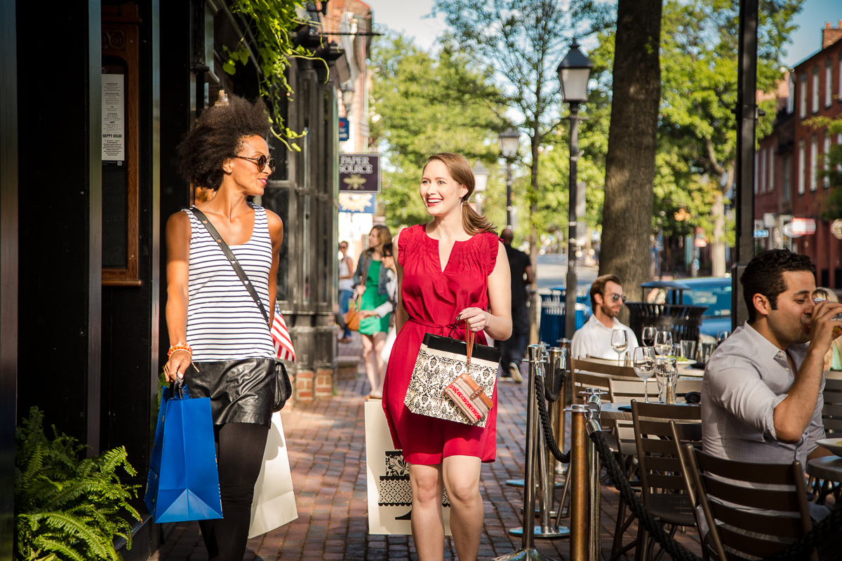 Two women shopping in Old Town Alexandria. (K_Summerer_for_Visit_Alexandria)