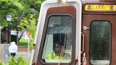 First Yellow Line in eight months roars into King Street Metro Station. (Photo: Judith Fogel)