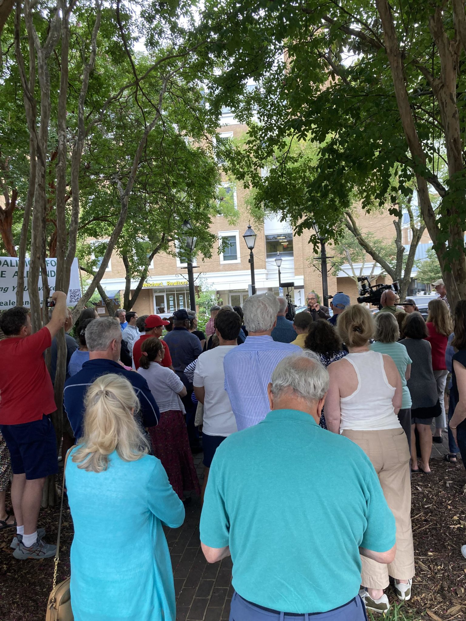 Crowd gathers at Market Square for Coalition for a Livable Alexandria rally to protest zoning reform (Photo Karen Johnson, Coalition volunteer) 