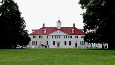 Facade of Mount Vernon--white with red roof.