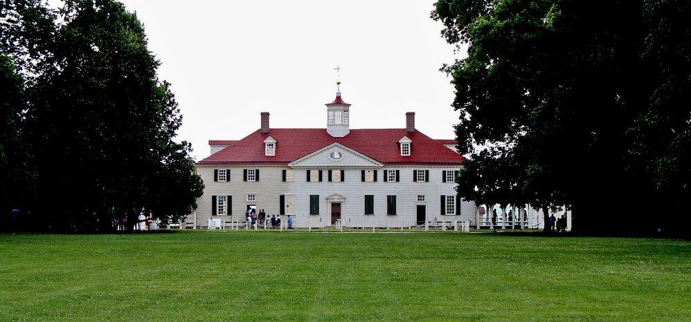 Facade of Mount Vernon--white with red roof.