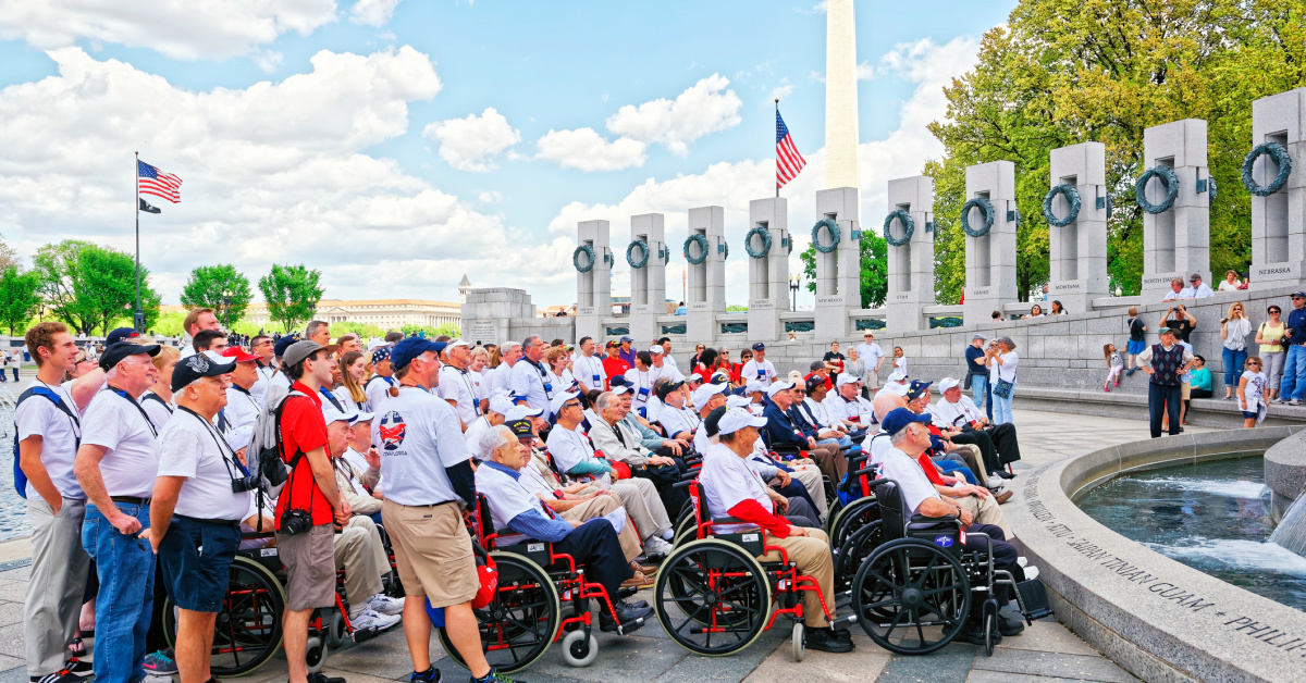 志愿者招募：陪同荣誉航班退伍军人参观华盛顿战争纪念碑
