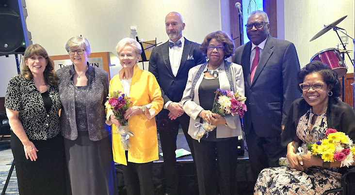 Raffle ticket winner, Kate Garvey, SSA Executive Director Mary Lee Anderson, honorees Donnan Chancellor Wintermute, Brenda & Lucky Elliott and Former Deputy City Manager Debra Collins with Benchmark. Photo: Lucelle O’Flaherty