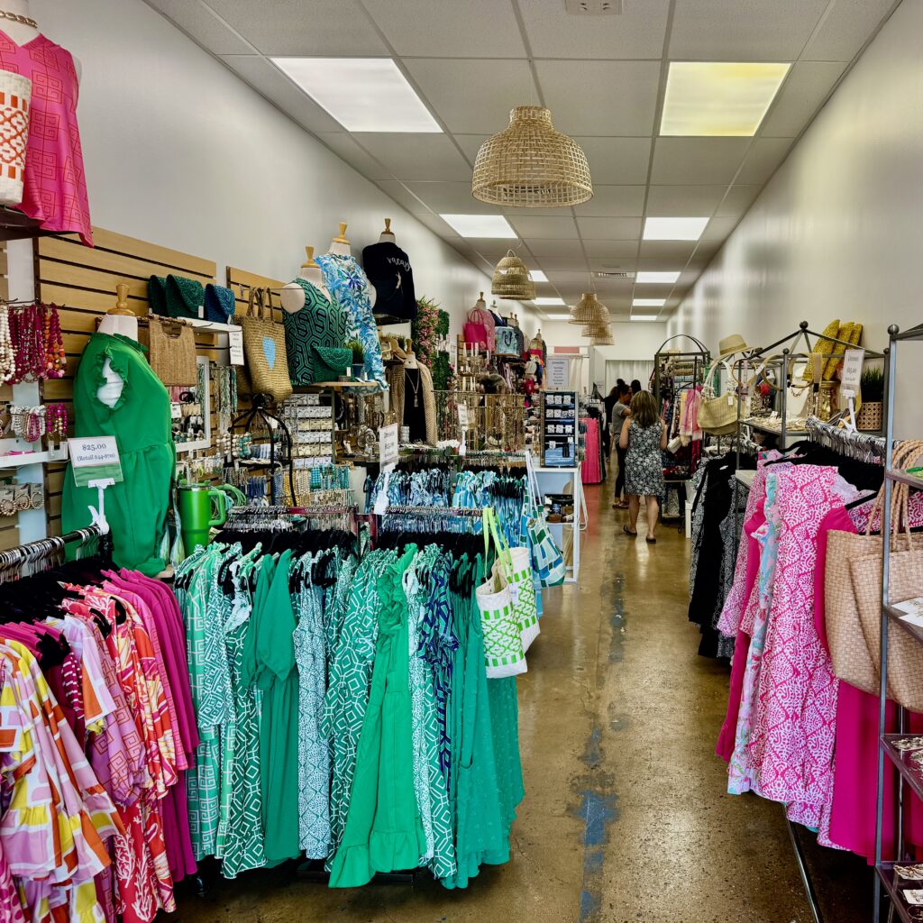 Top It Off Celebrates Grand Opening at Belle View Shopping Center The