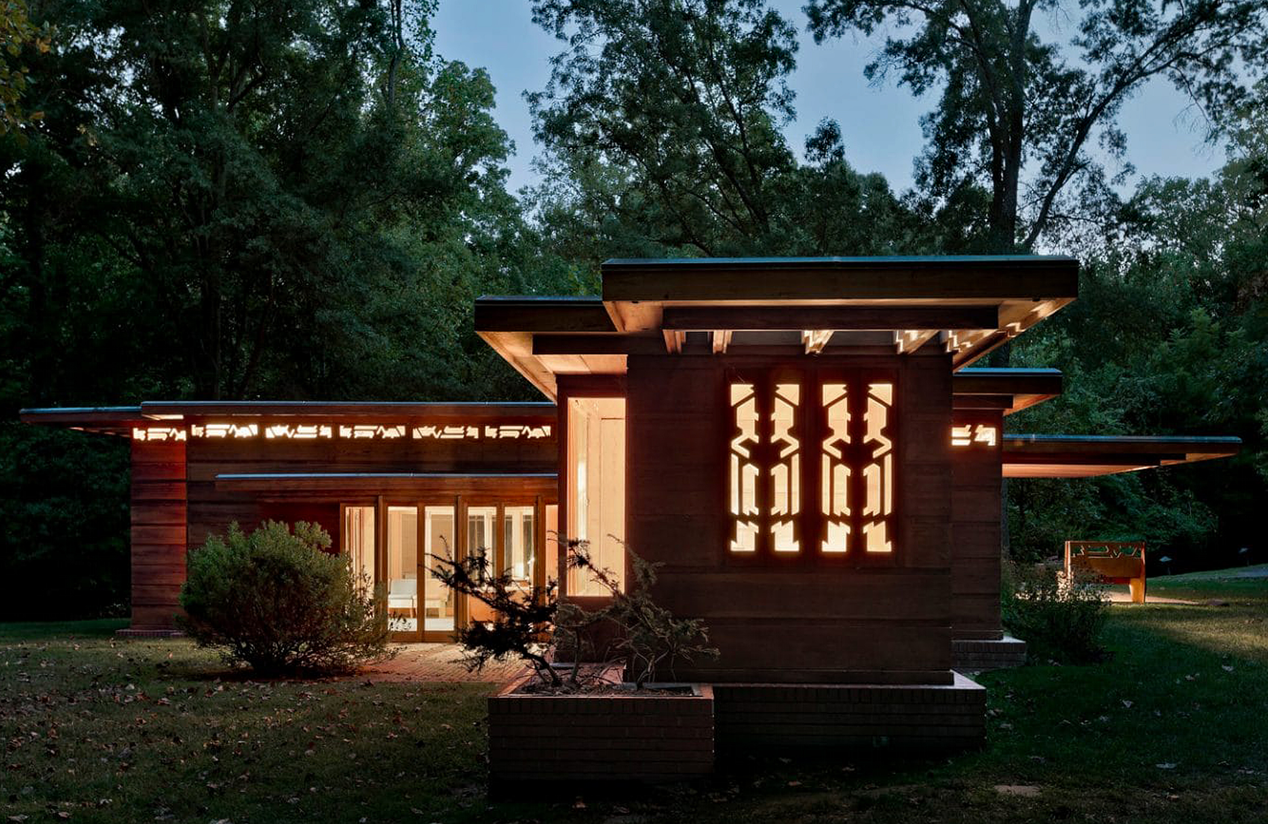 P LH at night cr Paul Burk FLW Foundation P LH at night cr Paul Burk FLW Foundation