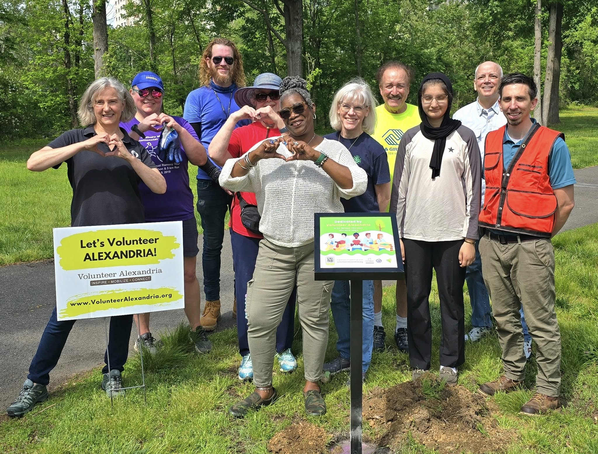 Miriam and Volunteers Marion and Volunteers planting their trees at Holmes Run Parkway
