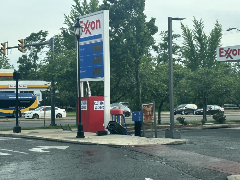 pic 6 closed gas station
