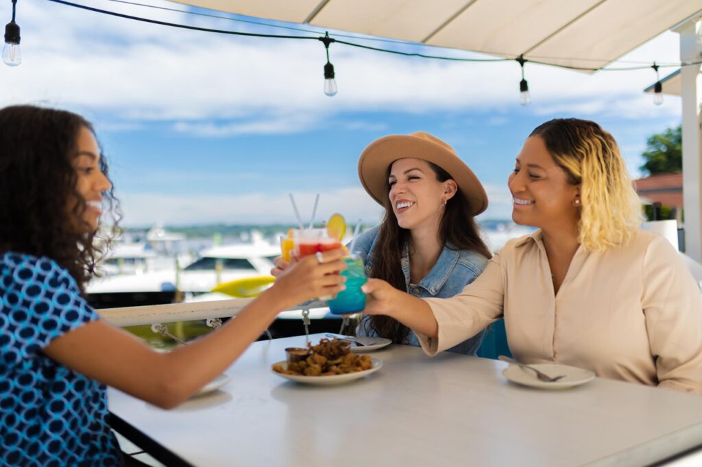 Vola s Dockside CREDIT Matt Smith for Visit Alexandria CR6 4105 Edit medium people enjoying drinks