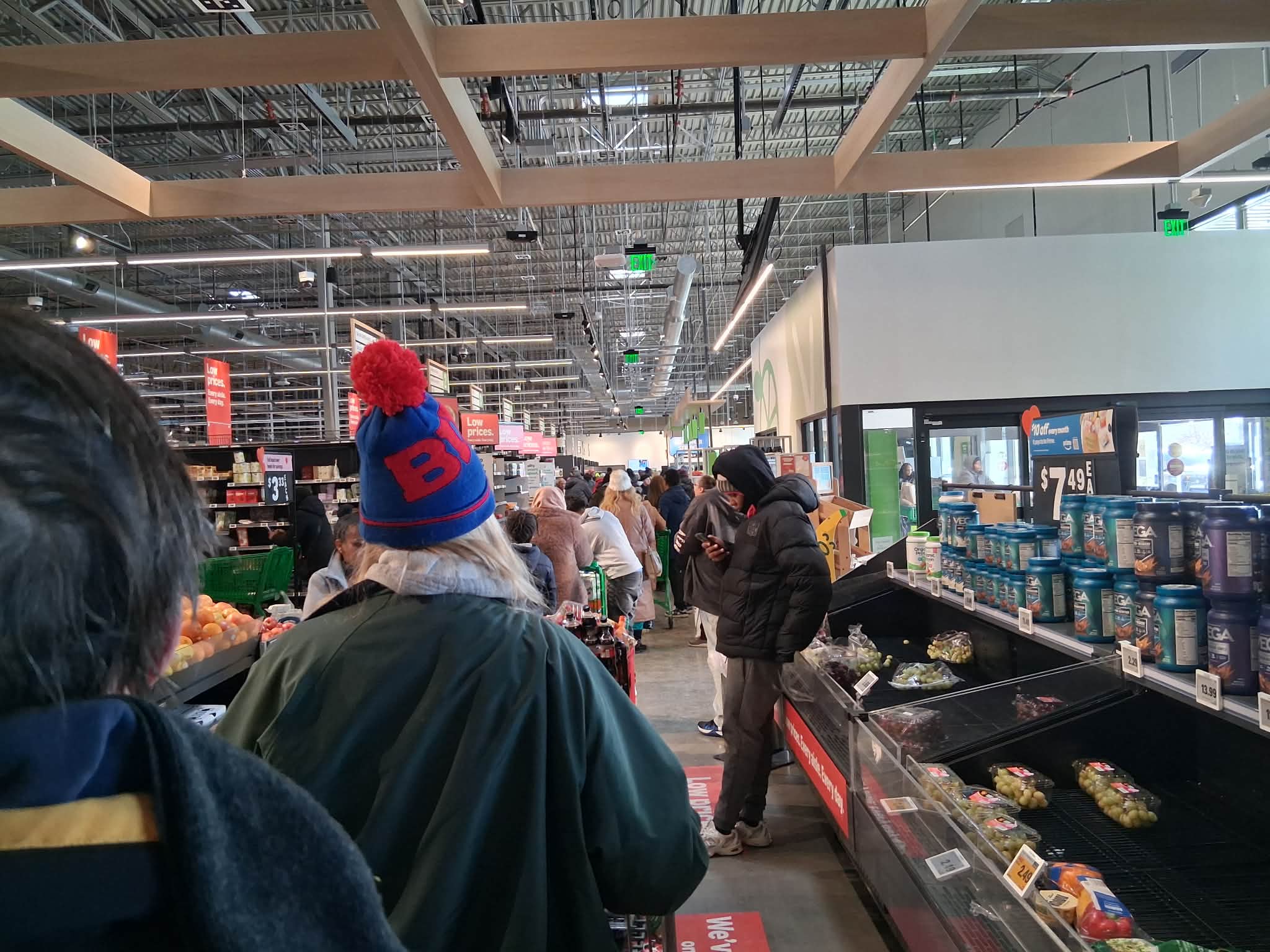 Amazon Fresh 4 Many bins and shelves are already empty as lines form at Amazon Fresh in Alexandria VA days before final closingon Feb 1.