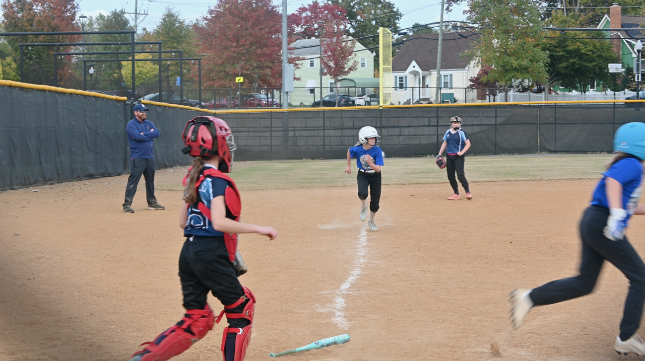 softballphoto (1) softballphoto (1)