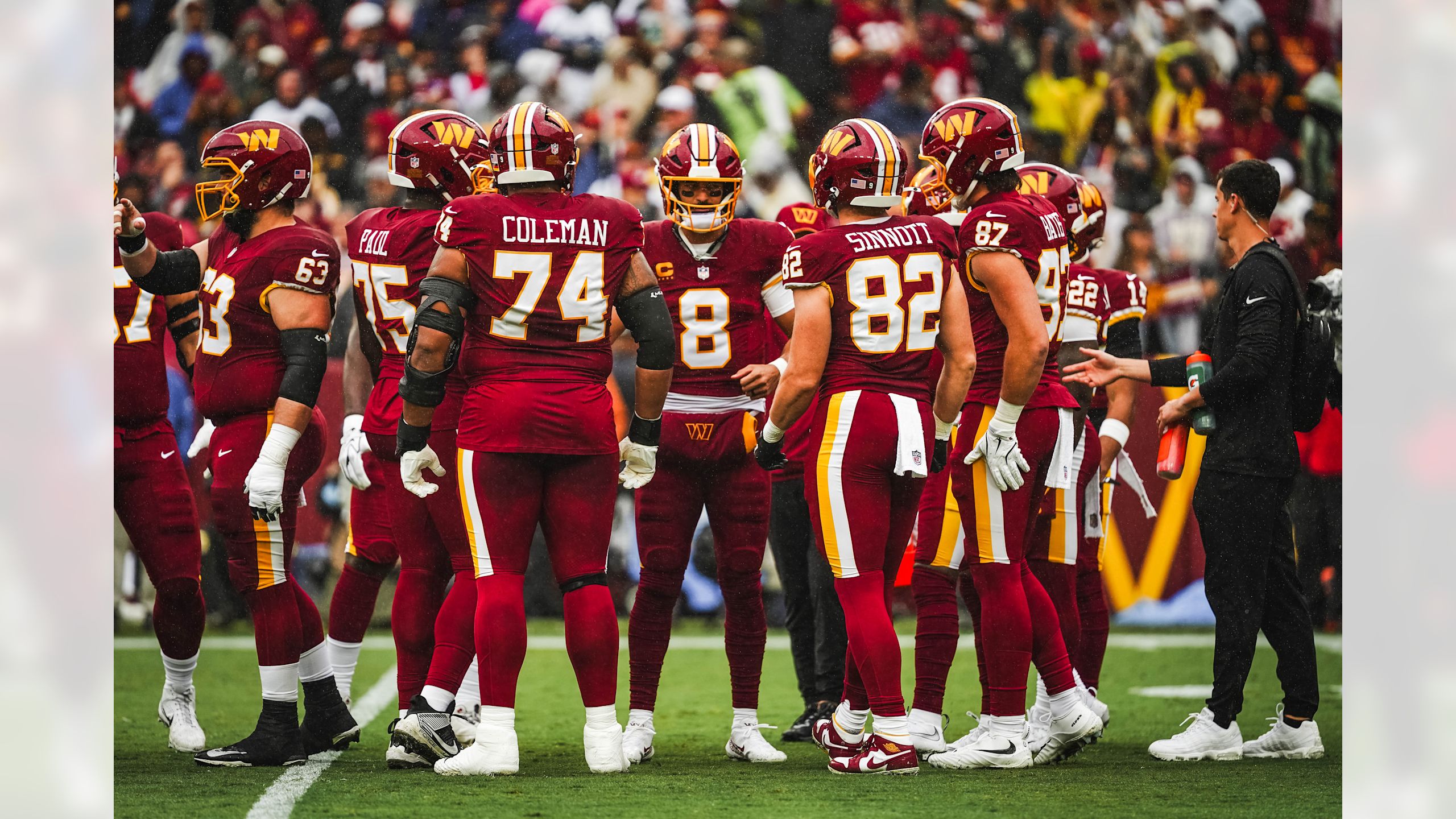 Marcus Mariota gathers with Washington Commanders teammates against Seattle