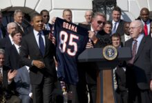 Mike Ditka holds a Chicago Bears jersey beside President Barack Obama and Buddy Ryan at the White House in 2011.