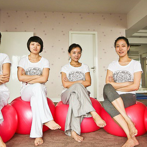 3、誰說男人不能練瑜伽,看看這些男明星,你認識嗎?