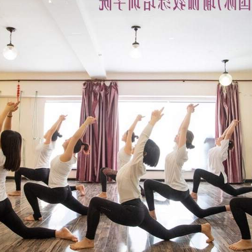 3、各種瑜伽課程(基礎瑜伽(basic)、熱瑜伽(hot)、流動瑜伽(flow)、哈達瑜伽(hatha)、普拉提(pilates)、瑜伽冥想)