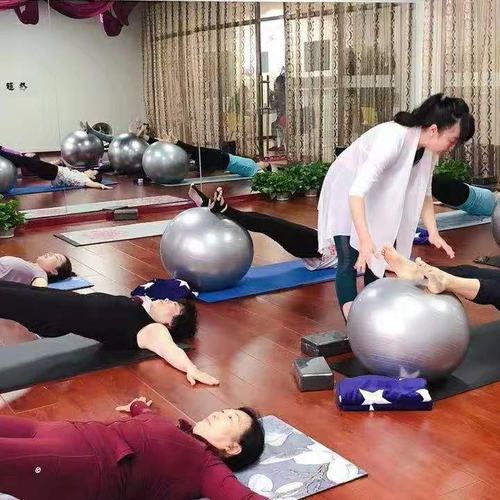 3、請推薦成都好的瑜伽教練培訓機構