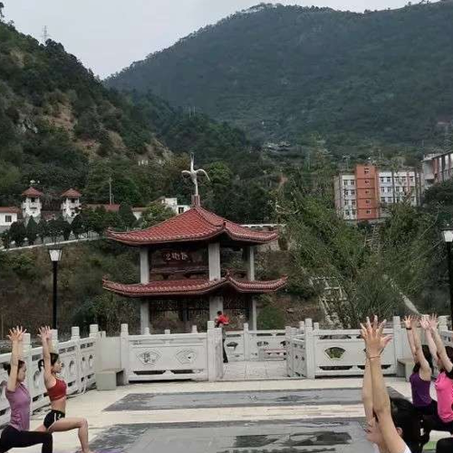 3、深圳寶安中心區哪裡有專業的瑜伽館?