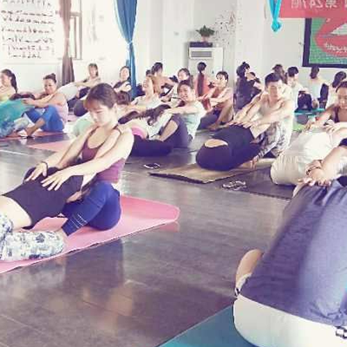 2、鄭州最好的瑜伽教練班是哪一個？ 
