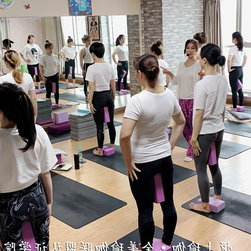 4、鄭州瑜伽教練培訓班在哪裡？ 