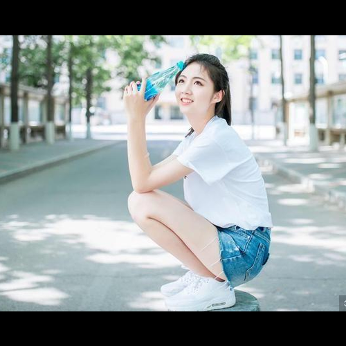 2、接觸越多越喜歡的星座女