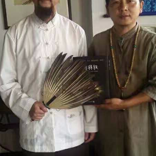2、這部電視劇叫什麼名字?有一對看似是茅山道士的風水師兄弟下山發展,結果似乎互不相讓