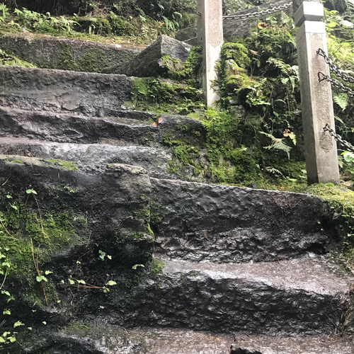 3、風水大師,這小區的房子是不是被玉帶圍起來了?離馬路太近不好嗎?