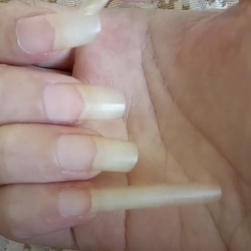 3、男生留長指甲好不好?