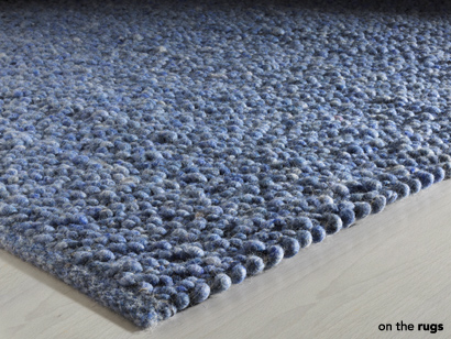 Uldtæppe med flotte nuancer