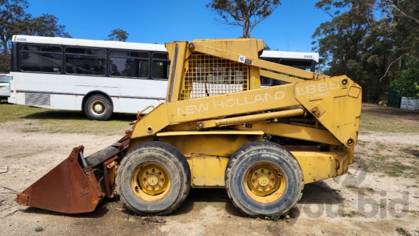 New Holland LX885 Turbo Skid Steer Loader you.bid - Online Auctions Australia