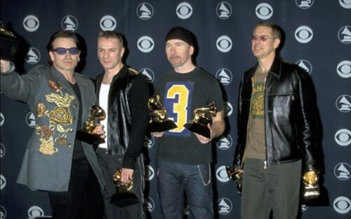 U2 en la entrega 43 de los Grammy Awards en 2001 Foto grammy com