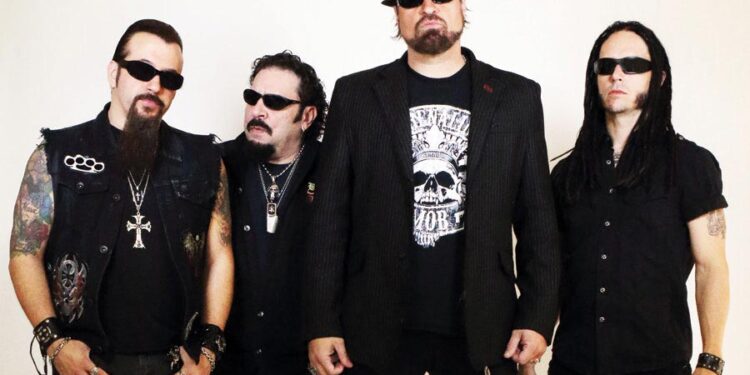 Adrenaline Mob, Noturnall y Republica en Chile.
