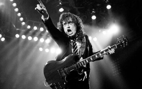 Angus Young Foto tomade de cuerdadeguitarracom