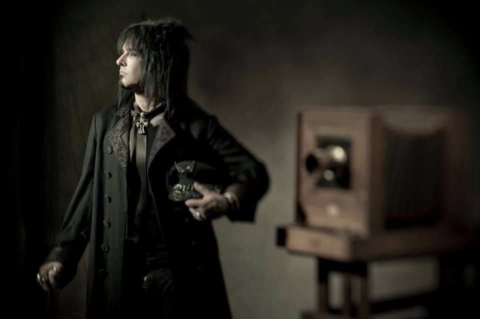 Nikki Sixx hace un cover de "Maybe It's Time" con la colaboración de Corey Taylor, Joe Elliott y más músicos Nikki Sixx