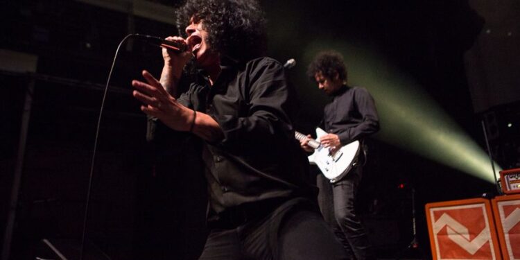 ¡25 canciones para ir estirándose para At The Drive-In en la CDMX! ¡25 canciones para ir estirándose para At The Drive-In en la CDMX!