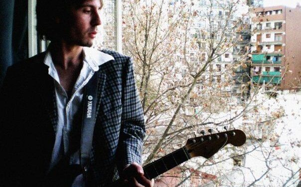 Cristian Lopez, sin H ni tilde, con ironía, Rock y Más que Demos