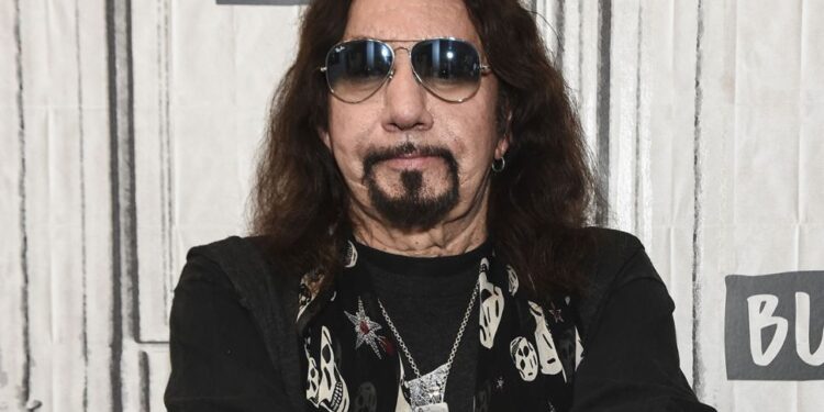 Ace Frehley respondió a las críticas de Gene Simmons y Paul Stanley: “Quiero de vuelta mi antiguo trabajo y a Tommy fuera de la banda”