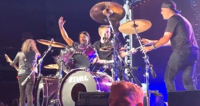 Video Nino De 13 Anos Toca La Bateria En Concierto De Metallica Y Es Ovacionado Por Todo El Publico El Club Del Rock