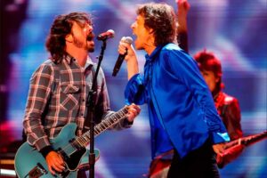 aa325645 dave grohl mick jagger juntos